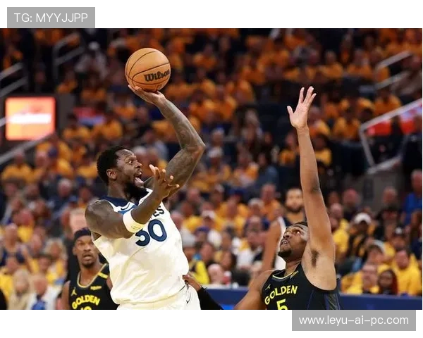 朱利叶斯·兰德尔挡拆提升空切效率，拉开与队友关键得分差距