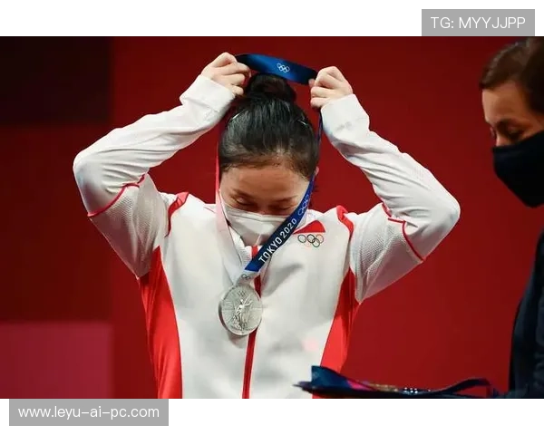 廖秋云居然在训练场上带娃？这生活节奏真不是一般人扛得住！