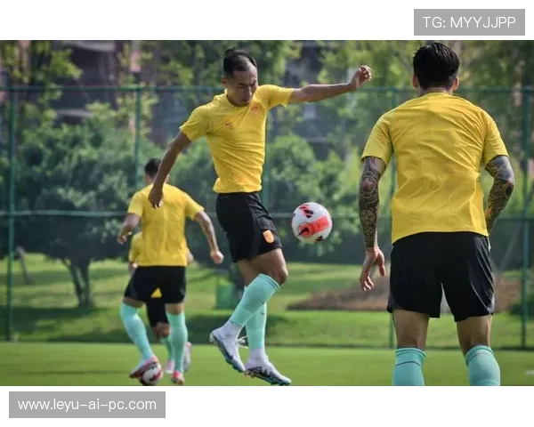 救险解围在足球规则中如何界定犯规与合法行为？