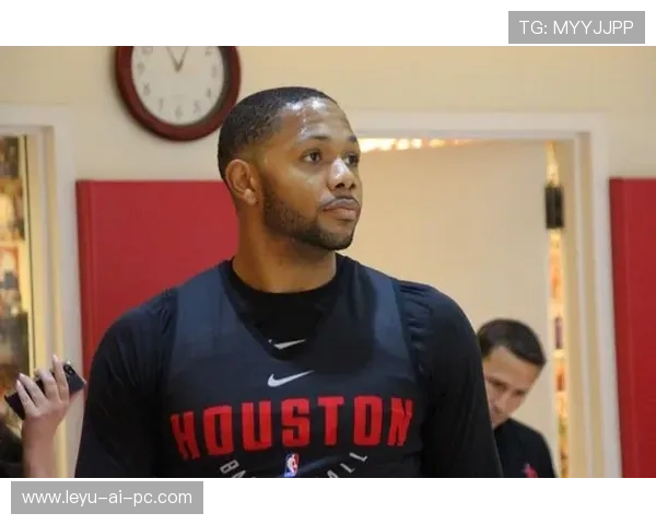 戈登无球跑动制造空位，三分效率领跑后卫群